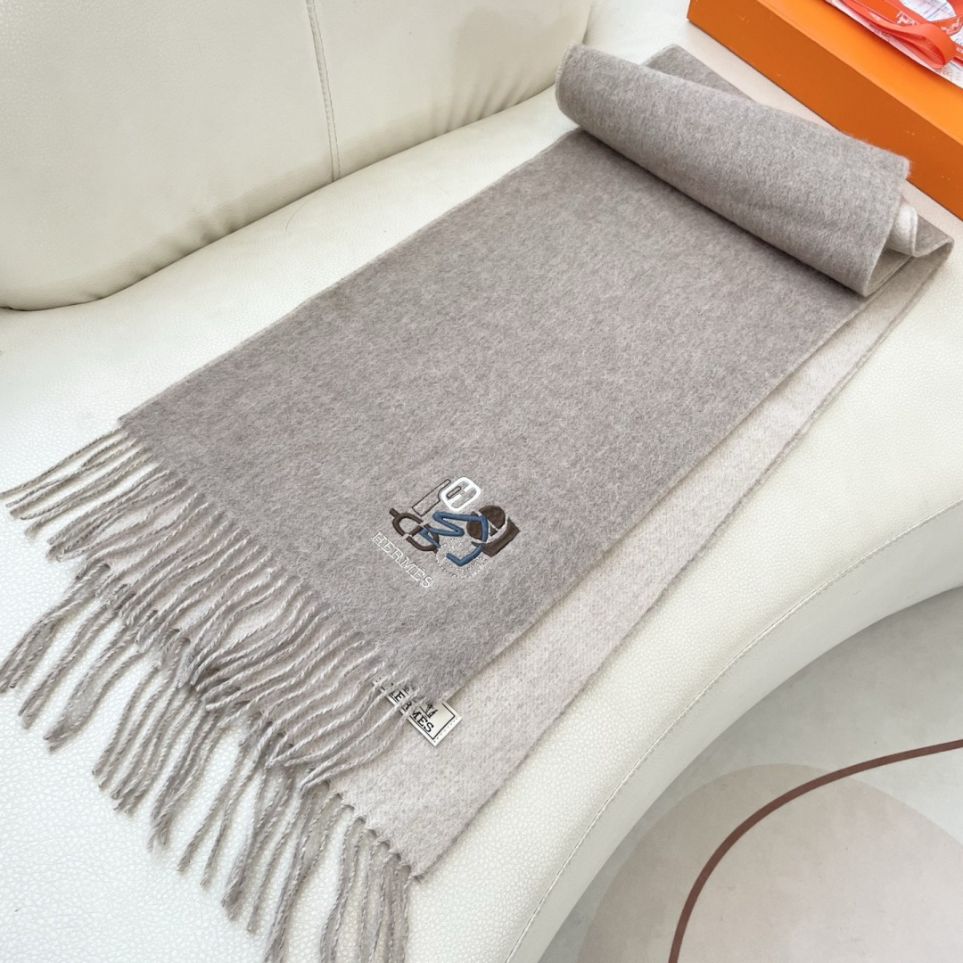 上新2025爱马仕双面男女款围巾且买且珍惜😍~都是出口订单所以比较难遇❤️东西讲究少而精😍好看的一定要收