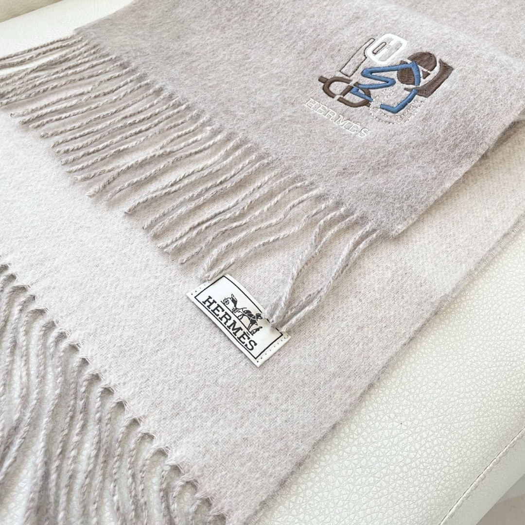 上新2025爱马仕双面男女款围巾且买且珍惜😍~都是出口订单所以比较难遇❤️东西讲究少而精😍好看的一定要收