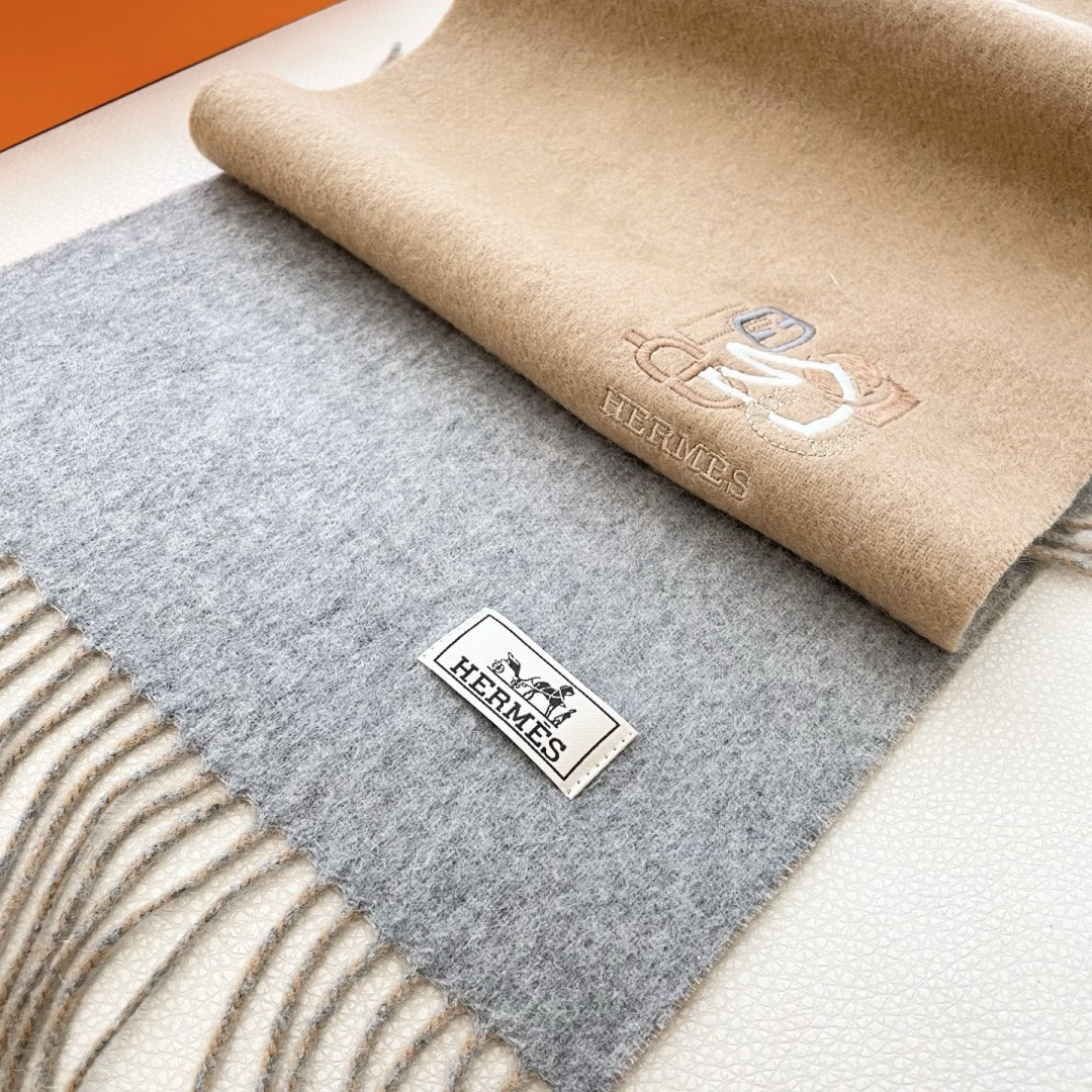 上新2025爱马仕双面男女款围巾且买且珍惜😍~都是出口订单所以比较难遇❤️东西讲究少而精😍好看的一定要收