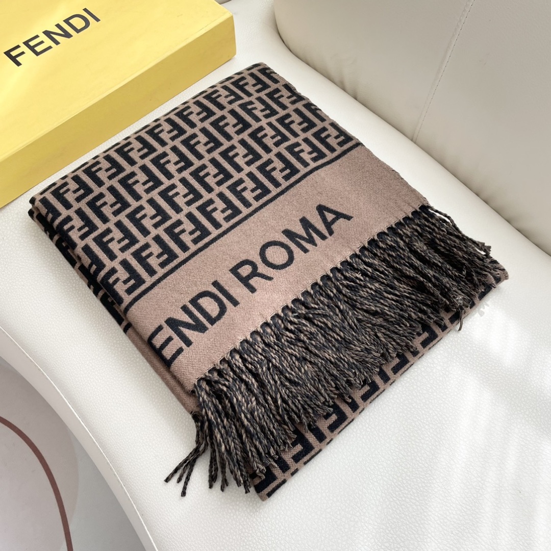 ✨✨爆款来了新款免代购❗️极品‼️重磅最新经典FF字母元素羊毛斗篷,大极品‼️F主打的斗篷,专柜也是刚上