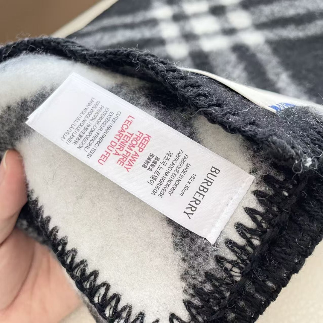 （2025最新版本缩边）𝐁𝐔𝐑𝐁𝐄𝐑𝐑✓最新配色🔥 【斜格长巾】工艺与材质完全与专柜无区别，粗犷耐用，厚