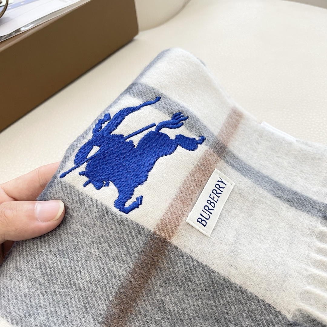 爆款🔺双面羊绒专柜同步 经典设计完美，若隐若现的巴宝利标志，强烈推荐手慢无‼️千万别去专柜买‼️代购就要