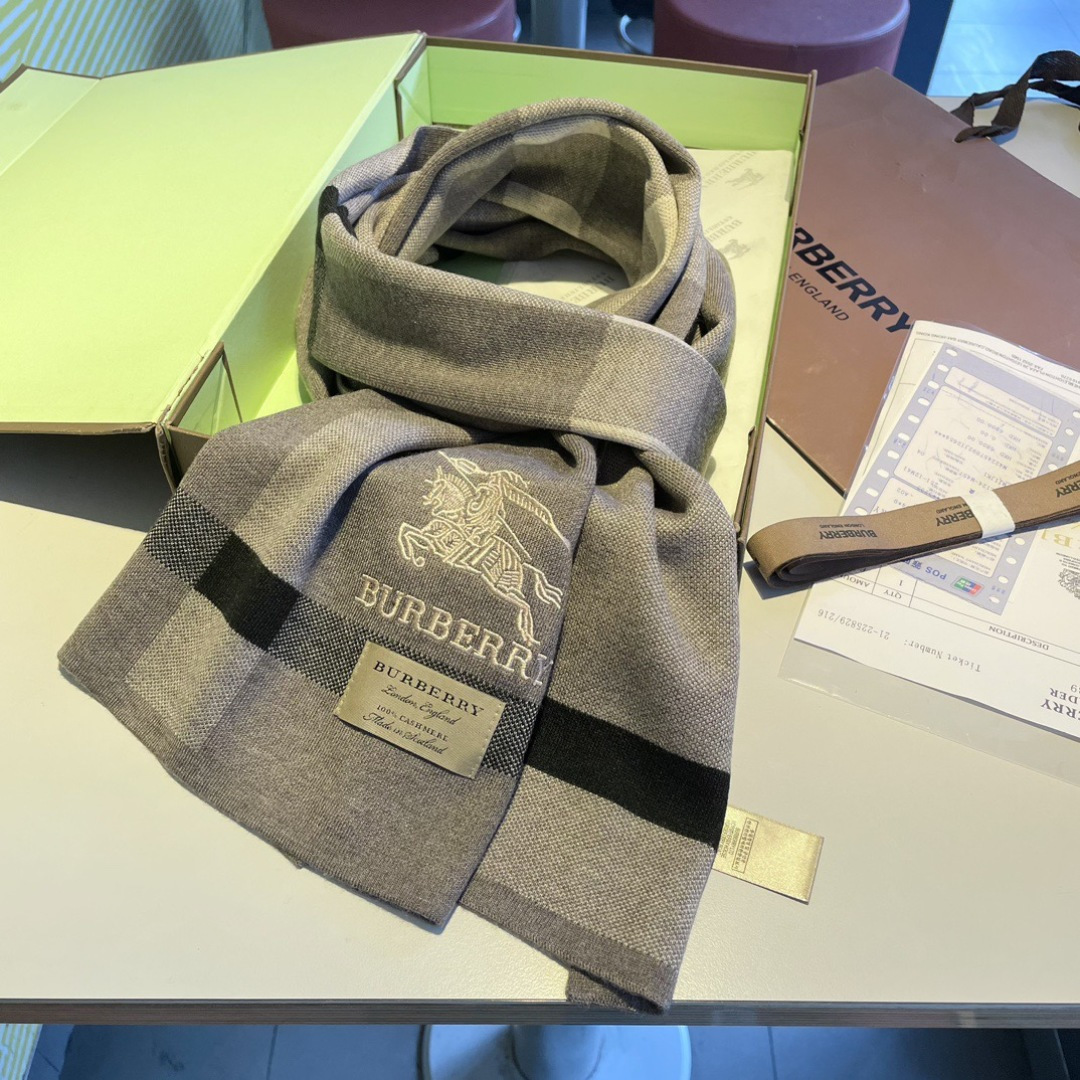 爆款上新 情侣款👍👍B家【经典战马】独家牛货🐂 奢华尽在尺寸之间，高端品质‼️具有超高羊绒品质才会被此品