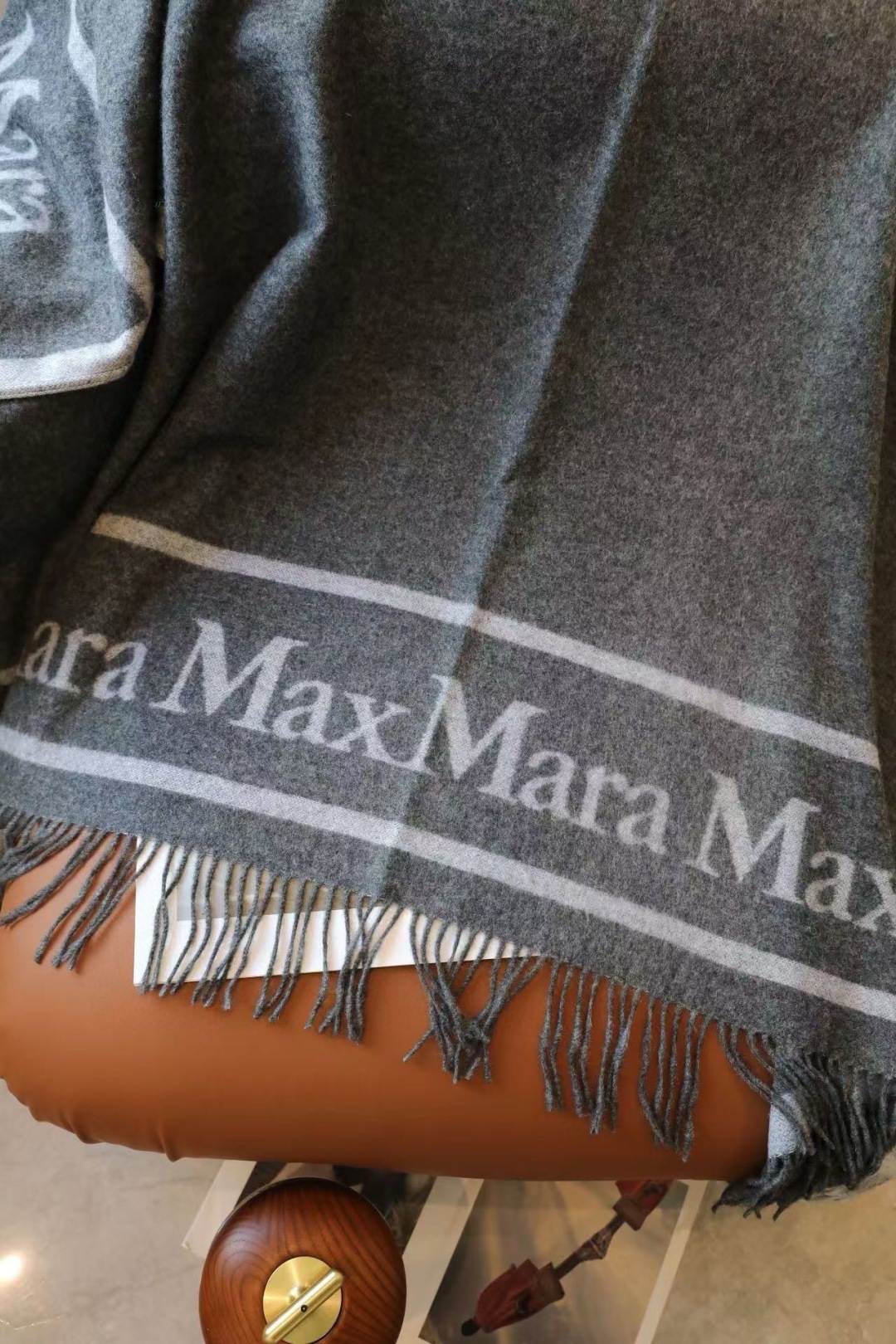 Maxmara臻品推荐,24年最火的斗篷披肩,同步专柜5000➕,秋冬新款!亲妈价格给力推荐!造型功能很