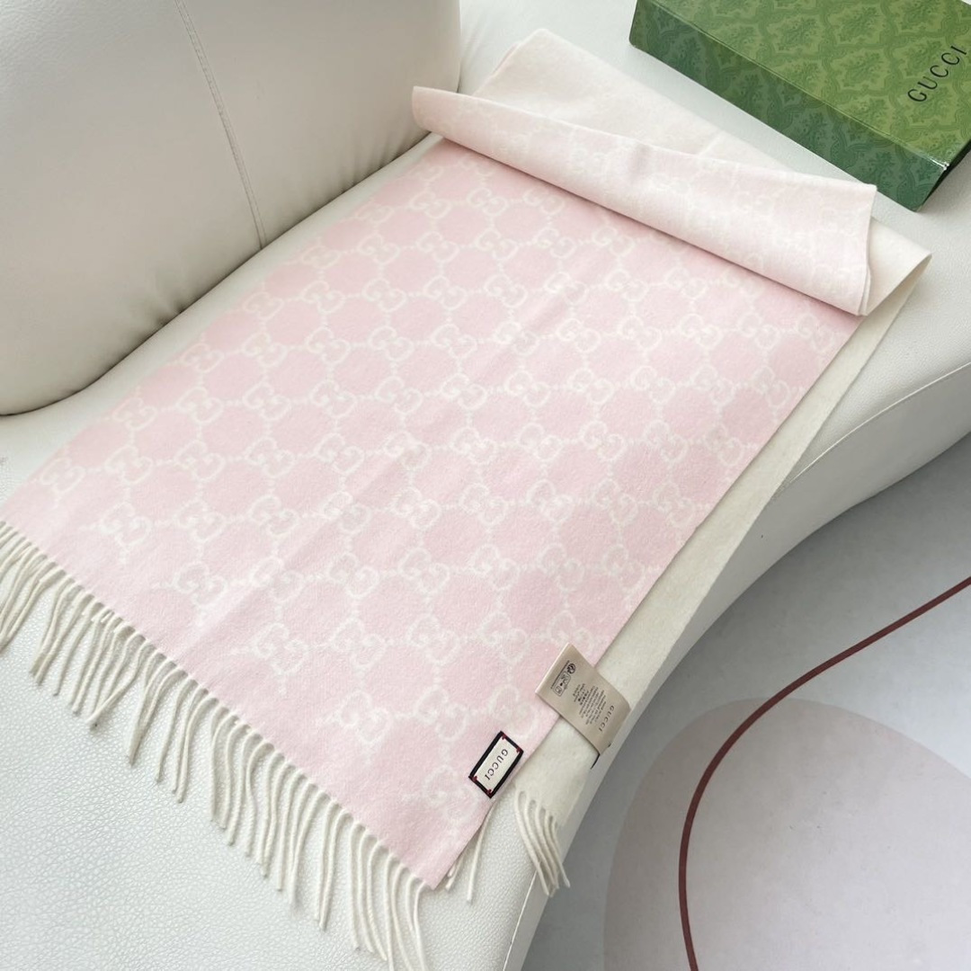 GUCCI（古奇）完美渐变！代购级别！最新双面两用古驰围巾，永远加分的G秋冬单品！各种穿衣风格都可以和她