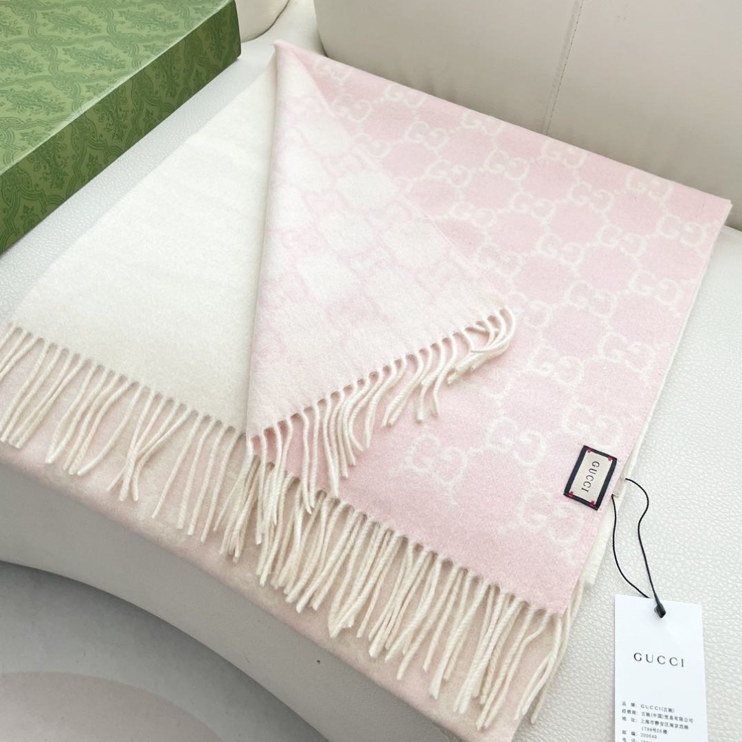 GUCCI（古奇）完美渐变！代购级别！最新双面两用古驰围巾，永远加分的G秋冬单品！各种穿衣风格都可以和她