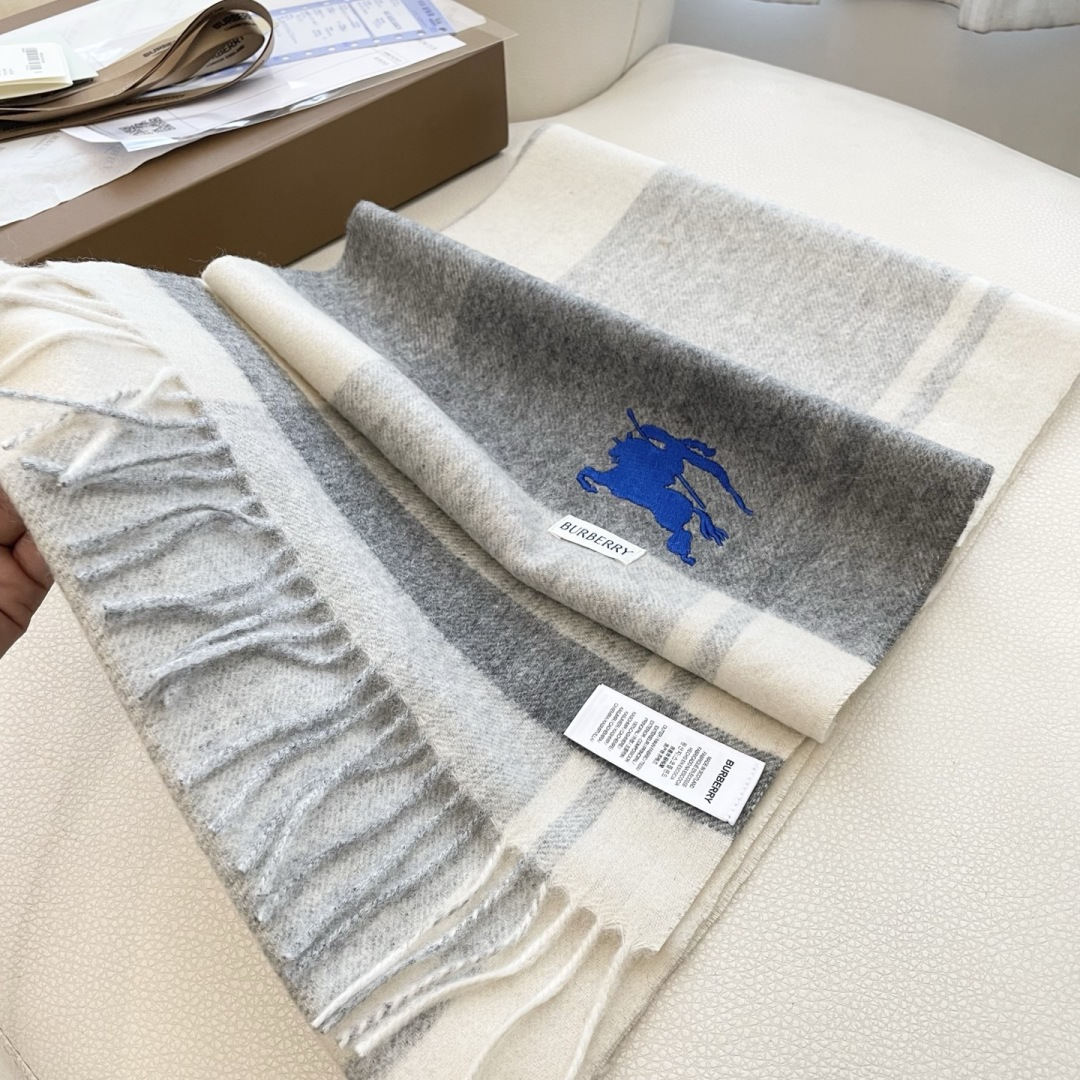 爆款🔺双面羊绒专柜同步 经典设计完美，若隐若现的巴宝利标志，强烈推荐手慢无‼️千万别去专柜买‼️代购就要