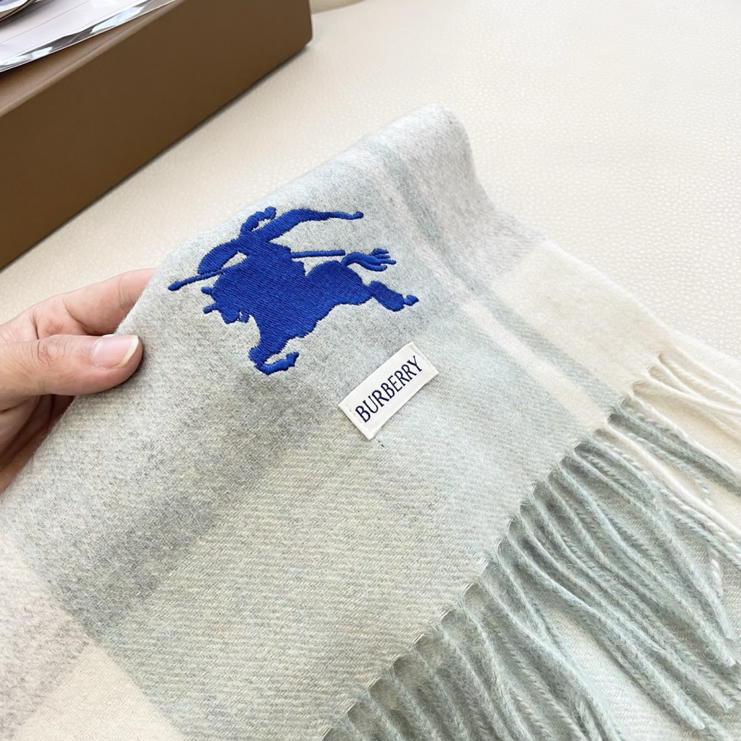 爆款🔺双面羊绒专柜同步 经典设计完美，若隐若现的巴宝利标志，强烈推荐手慢无‼️千万别去专柜买‼️代购就要