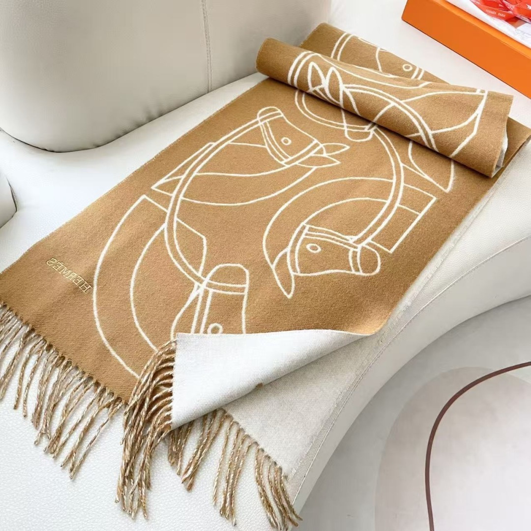 上新2025爱马仕双面男女款围巾且买且珍惜😍~都是出口订单所以比较难遇❤️东西讲究少而精😍好看的一定要收