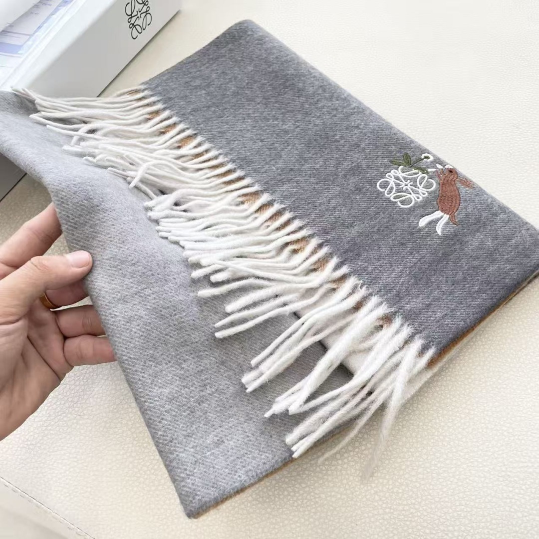 🔥爆款‼️顶级高尖端⚠️【LOEWE罗意威直供迪拜出口货‼️】🎀官网双面罗意威2025新品✨双面羊绒围巾