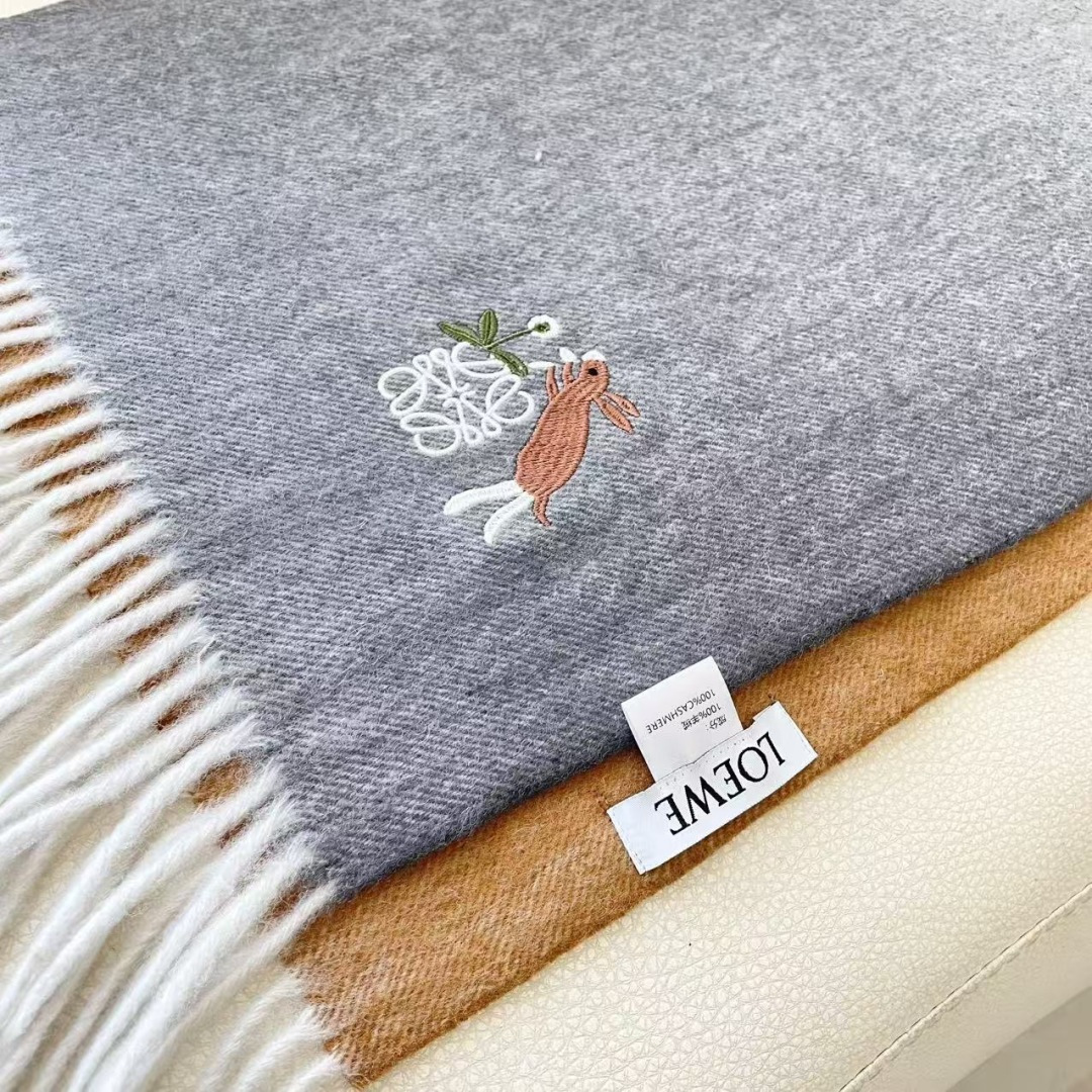 🔥爆款‼️顶级高尖端⚠️【LOEWE罗意威直供迪拜出口货‼️】🎀官网双面罗意威2025新品✨双面羊绒围巾