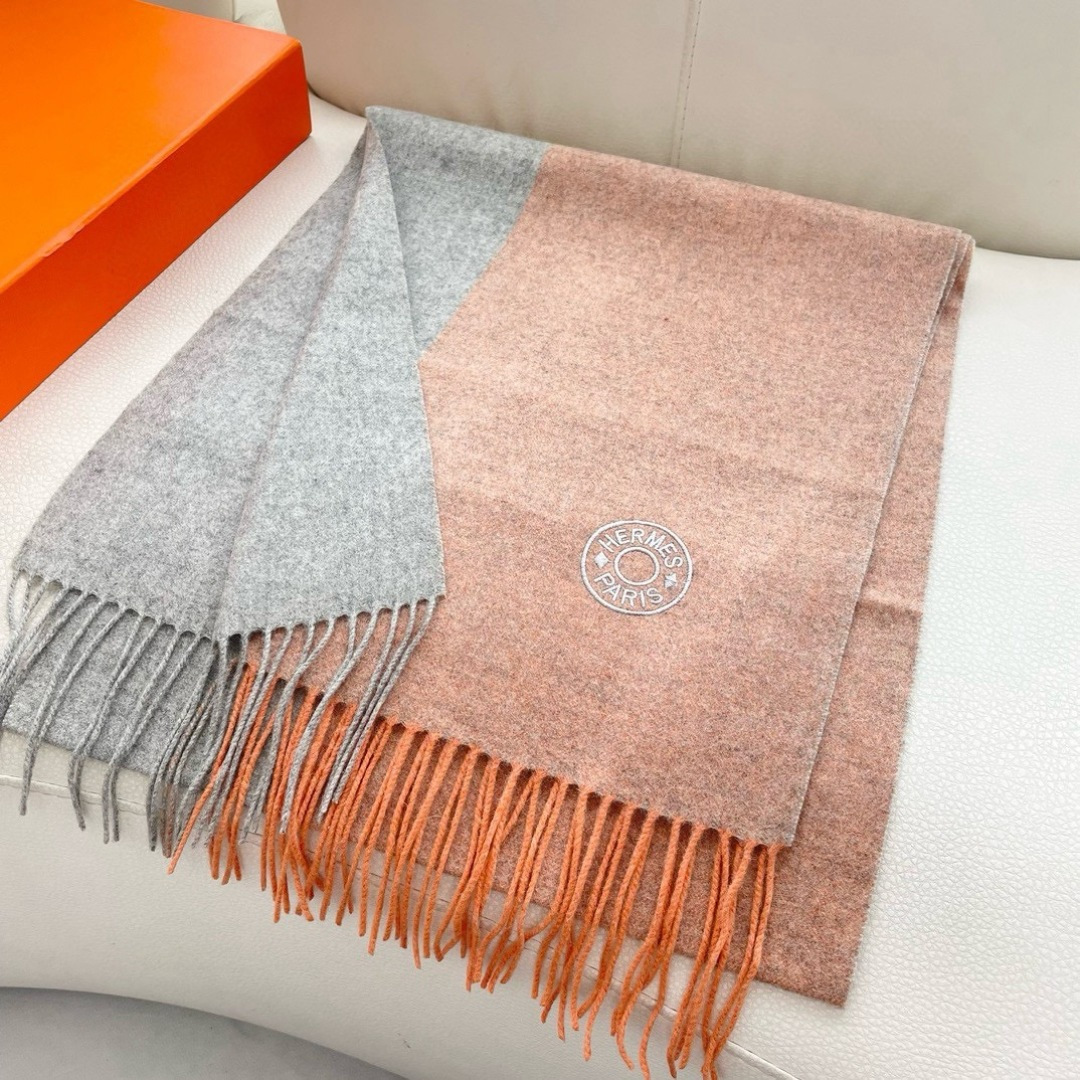 上新2025爱马仕男女款围巾且买且珍惜😍~都是出口订单所以比较难遇❤️东西讲究少而精😍好看的一定要收😎这