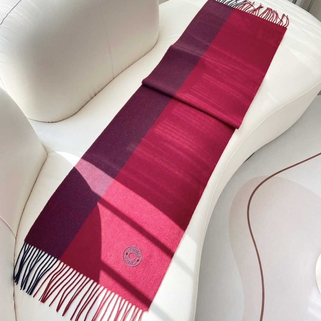 上新2025爱马仕男女款围巾且买且珍惜😍~都是出口订单所以比较难遇❤️东西讲究少而精😍好看的一定要收😎这