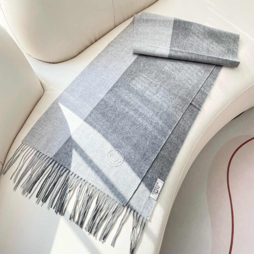 上新2025爱马仕男女款围巾且买且珍惜😍~都是出口订单所以比较难遇❤️东西讲究少而精😍好看的一定要收😎这