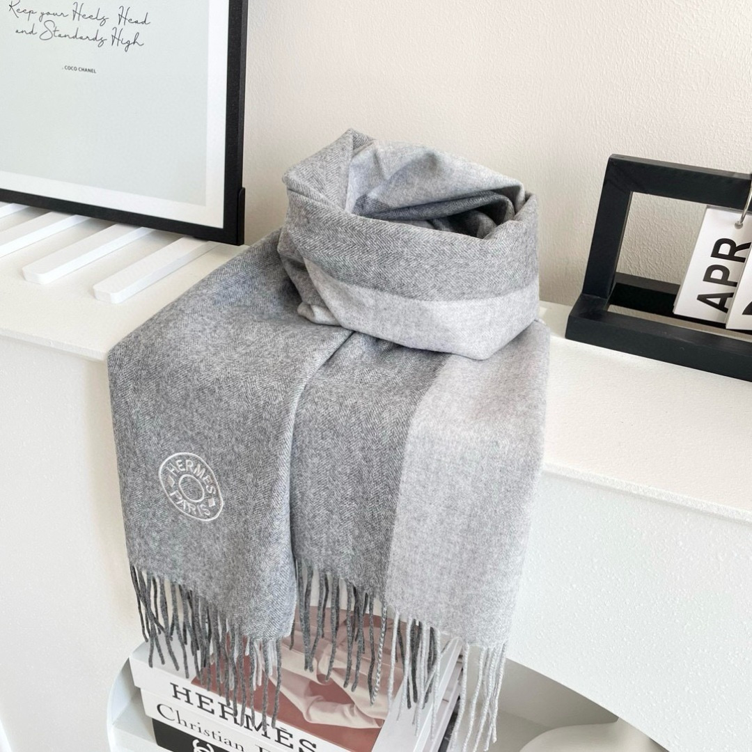 上新2025爱马仕男女款围巾且买且珍惜😍~都是出口订单所以比较难遇❤️东西讲究少而精😍好看的一定要收😎这