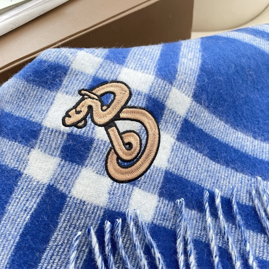 2025蛇年爆款到！ 🆕Burberry · 巴宝莉格子围巾❗️好看的要疯掉了，太有型太有魅力了❗️❗️