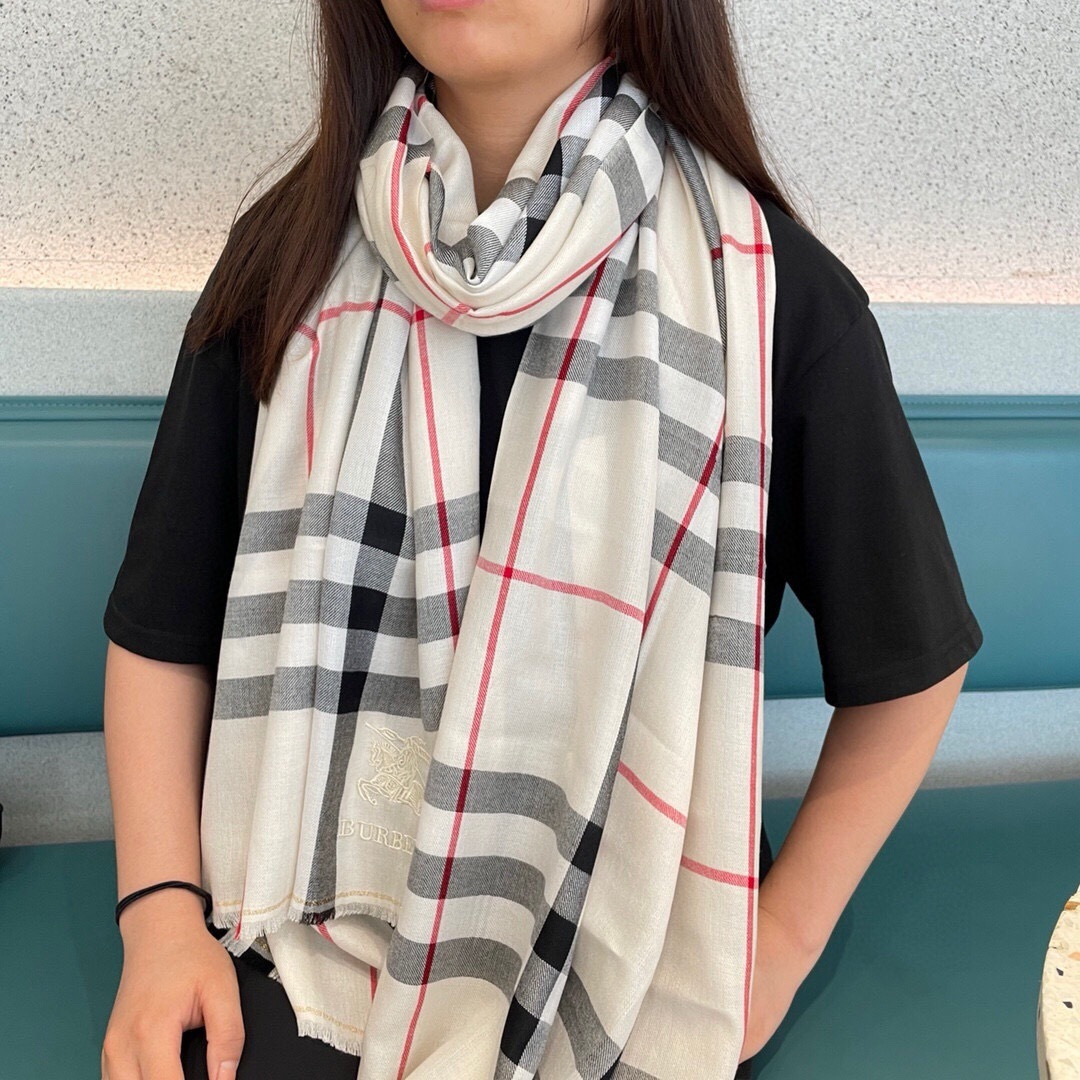 巴宝利💋新款到😍手慢🈚️抢‼️‼️👏💙顶级原单正品旷世绝美顶级高端货👼【绝对值得珍藏👍】👏香奈儿绝美百搭