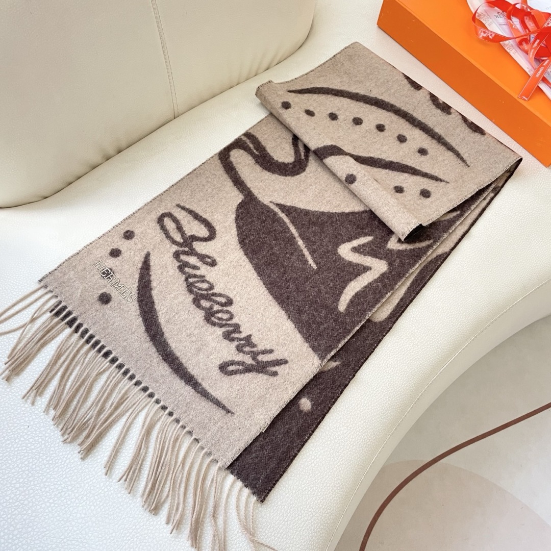 上新2025爱马仕顶级山羊绒男女款围巾且买且珍惜😍~都是出口订单所以比较难遇❤️东西讲究少而精😍好看的一