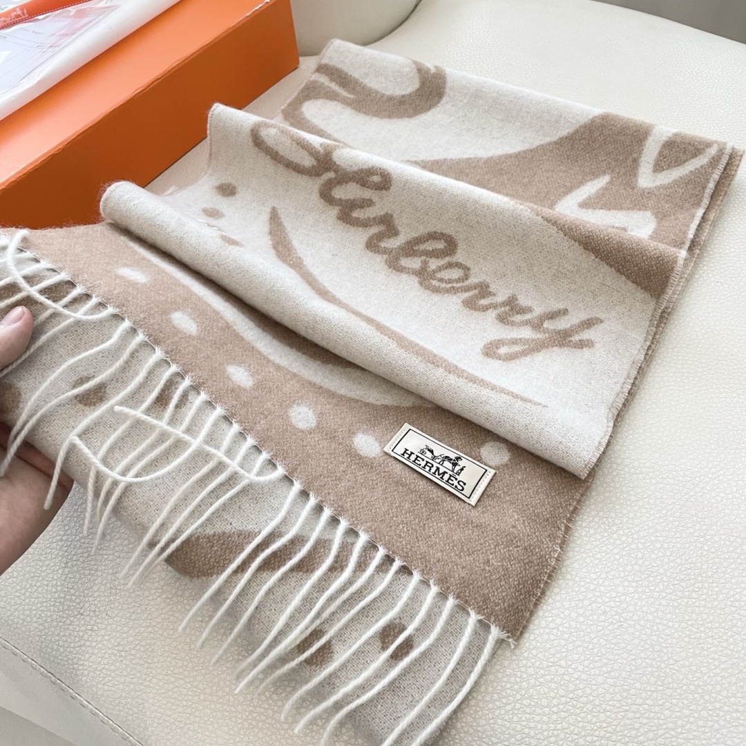 上新2025爱马仕顶级山羊绒男女款围巾且买且珍惜😍~都是出口订单所以比较难遇❤️东西讲究少而精😍好看的一