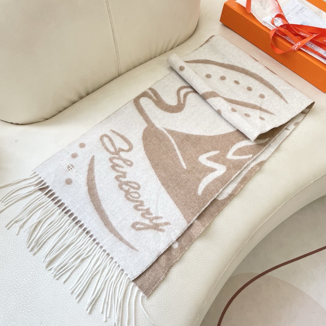 上新2025爱马仕顶级山羊绒男女款围巾且买且珍惜😍~都是出口订单所以比较难遇❤️东西讲究少而精😍好看的一