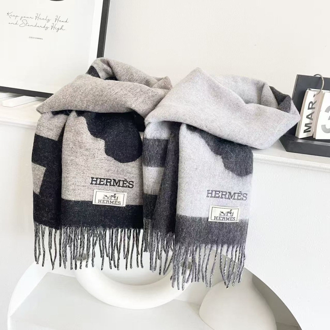 上新2025爱马仕男女款围巾且买且珍惜😍~都是出口订单所以比较难遇❤️东西讲究少而精😍好看的一定要收😎这