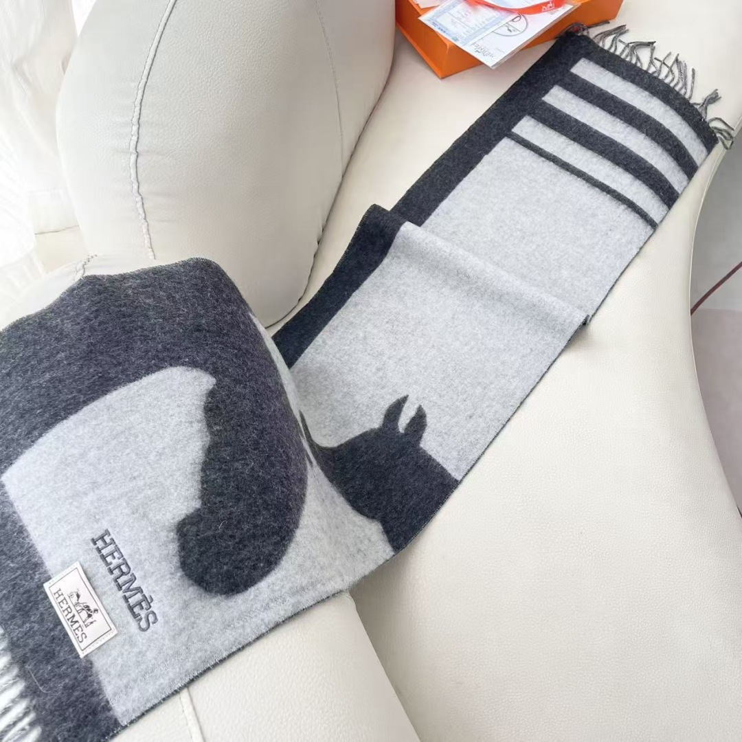 上新2025爱马仕男女款围巾且买且珍惜😍~都是出口订单所以比较难遇❤️东西讲究少而精😍好看的一定要收😎这