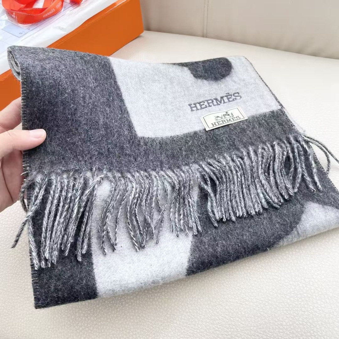 上新2025爱马仕男女款围巾且买且珍惜😍~都是出口订单所以比较难遇❤️东西讲究少而精😍好看的一定要收😎这