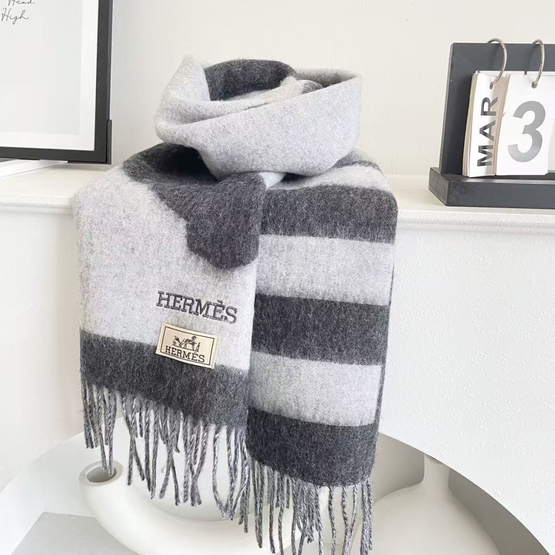 上新2025爱马仕男女款围巾且买且珍惜😍~都是出口订单所以比较难遇❤️东西讲究少而精😍好看的一定要收😎这