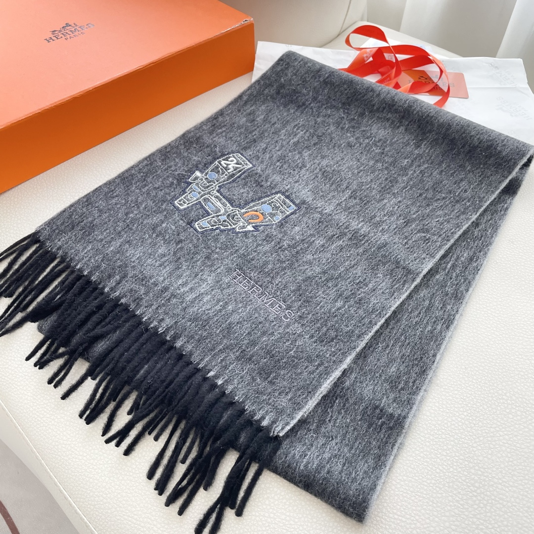 上新2025爱马仕男女款围巾且买且珍惜😍~都是出口订单所以比较难遇❤️东西讲究少而精😍好看的一定要收😎这