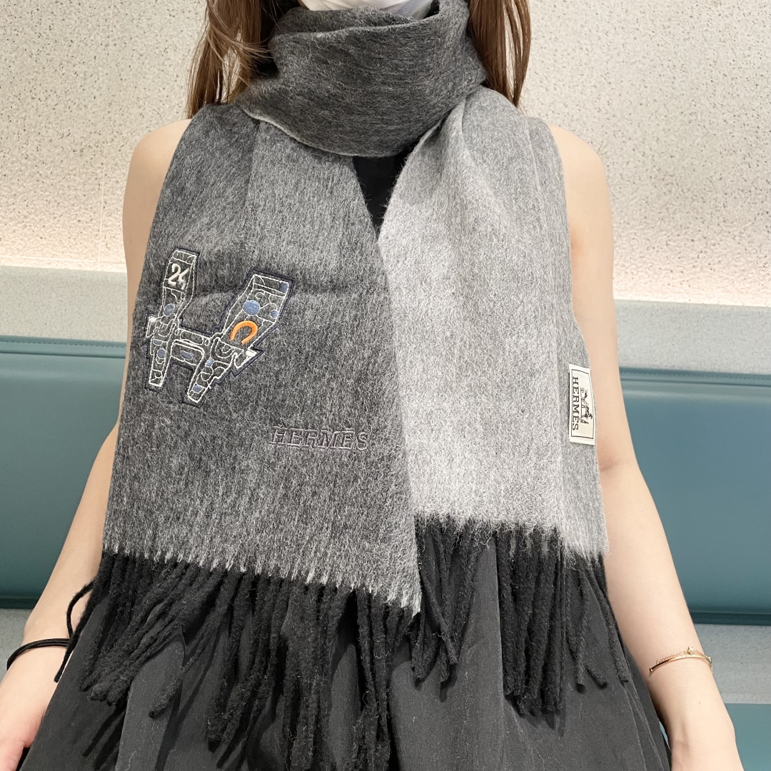 上新2025爱马仕男女款围巾且买且珍惜😍~都是出口订单所以比较难遇❤️东西讲究少而精😍好看的一定要收😎这