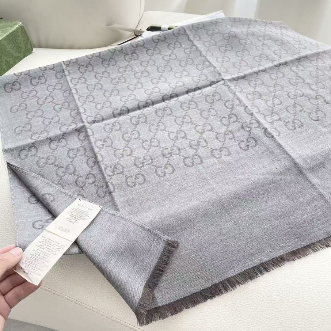 Gucci · 古奇经典羊绒披肩围巾❗来个硬货.麻溜的安排上.纯正出口❗原订单已经交货一批，其中一批刚过
