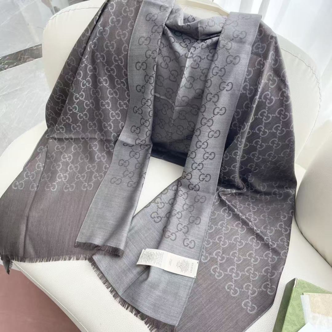 Gucci · 古奇经典羊绒披肩围巾❗来个硬货.麻溜的安排上.纯正出口❗原订单已经交货一批，其中一批刚过