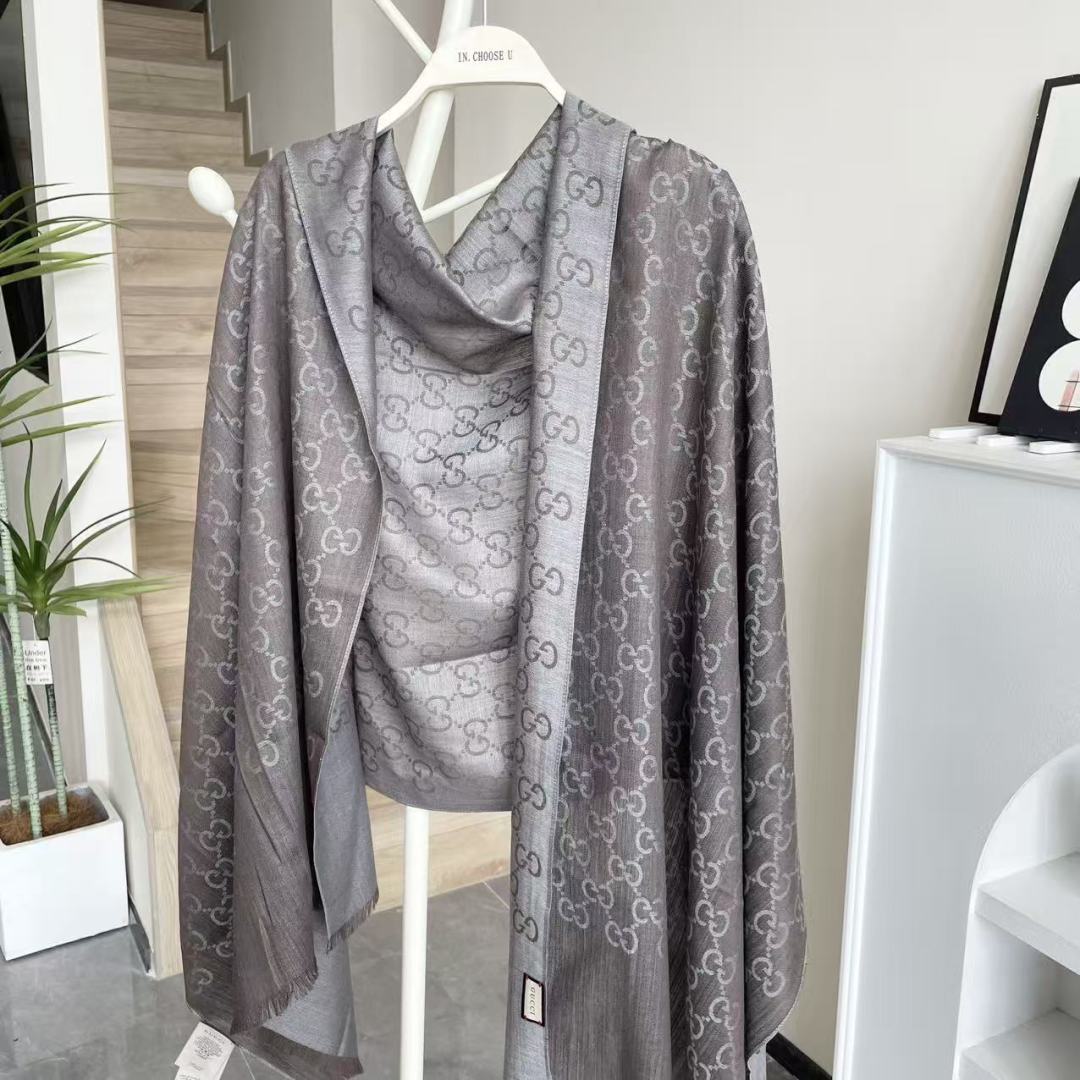 Gucci · 古奇经典羊绒披肩围巾❗来个硬货.麻溜的安排上.纯正出口❗原订单已经交货一批，其中一批刚过