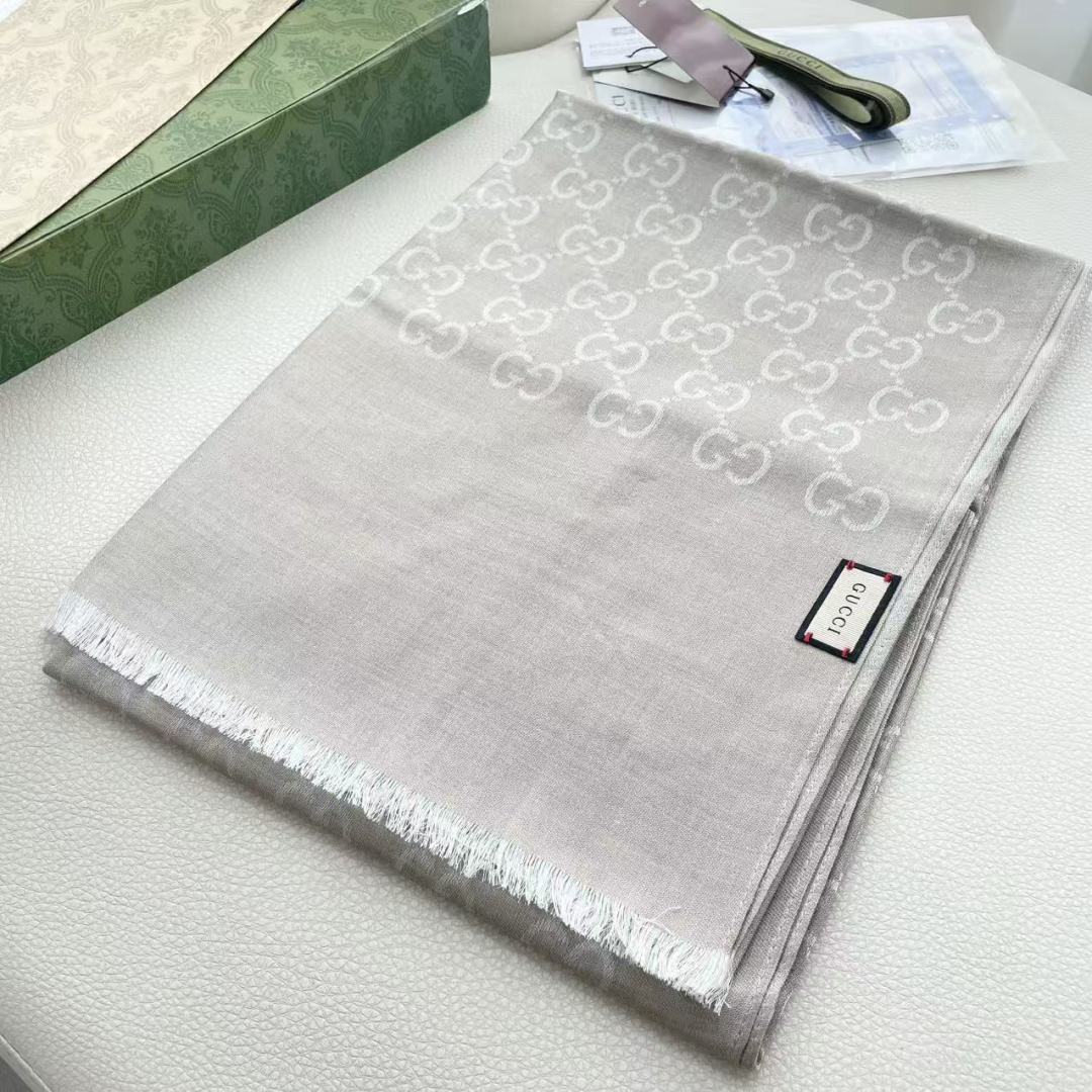 Gucci · 古奇经典羊绒披肩围巾❗来个硬货.麻溜的安排上.纯正出口❗原订单已经交货一批，其中一批刚过