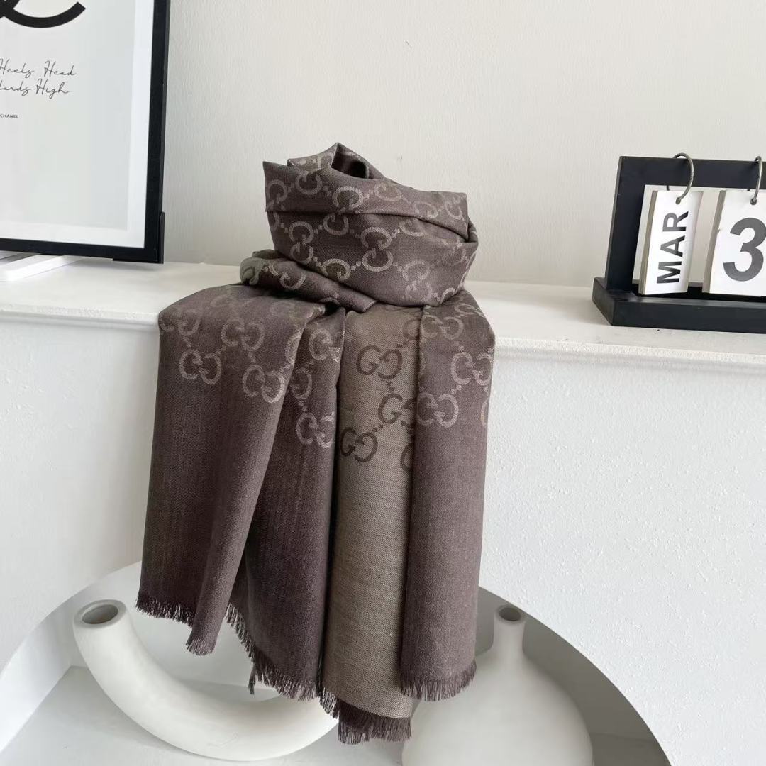Gucci · 古奇经典羊绒披肩围巾❗来个硬货.麻溜的安排上.纯正出口❗原订单已经交货一批，其中一批刚过