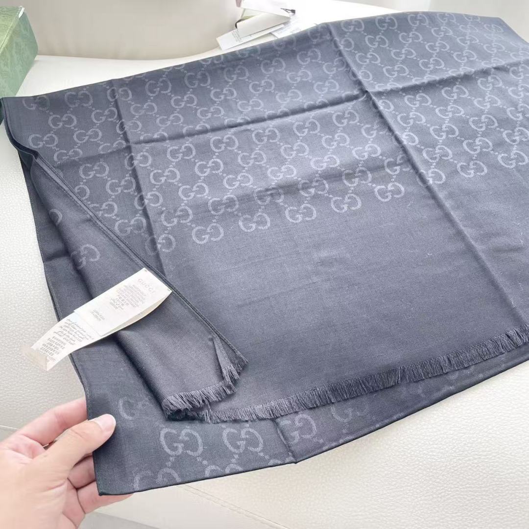 Gucci · 古奇经典羊绒披肩围巾❗来个硬货.麻溜的安排上.纯正出口❗原订单已经交货一批，其中一批刚过