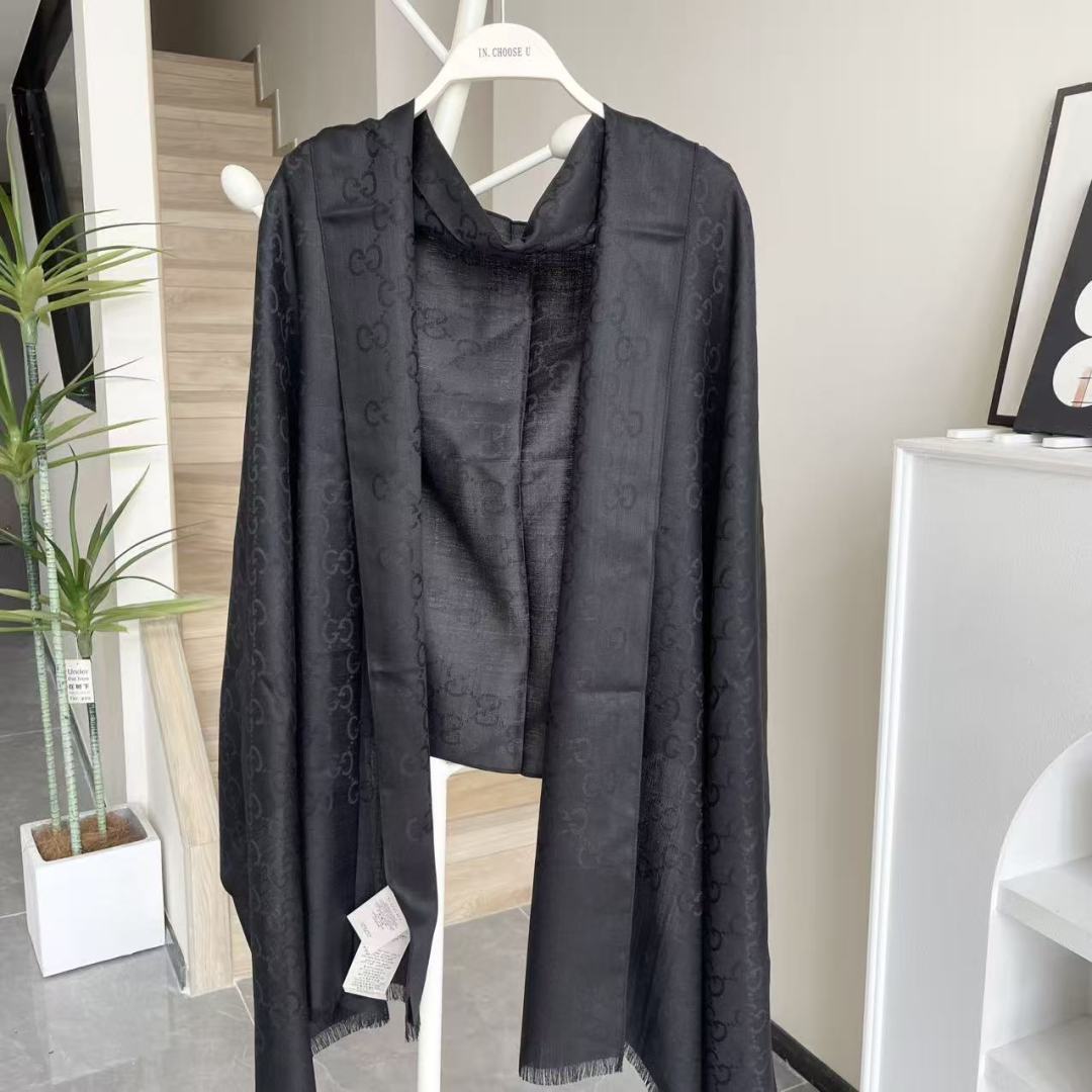 Gucci · 古奇经典羊绒披肩围巾❗来个硬货.麻溜的安排上.纯正出口❗原订单已经交货一批，其中一批刚过