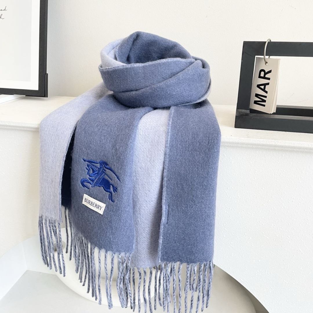王牌口碑burberry深度水波纹经典羊绒格子围巾‼专柜最新品相，目前专柜都换上了新标👍经典中的经典.全