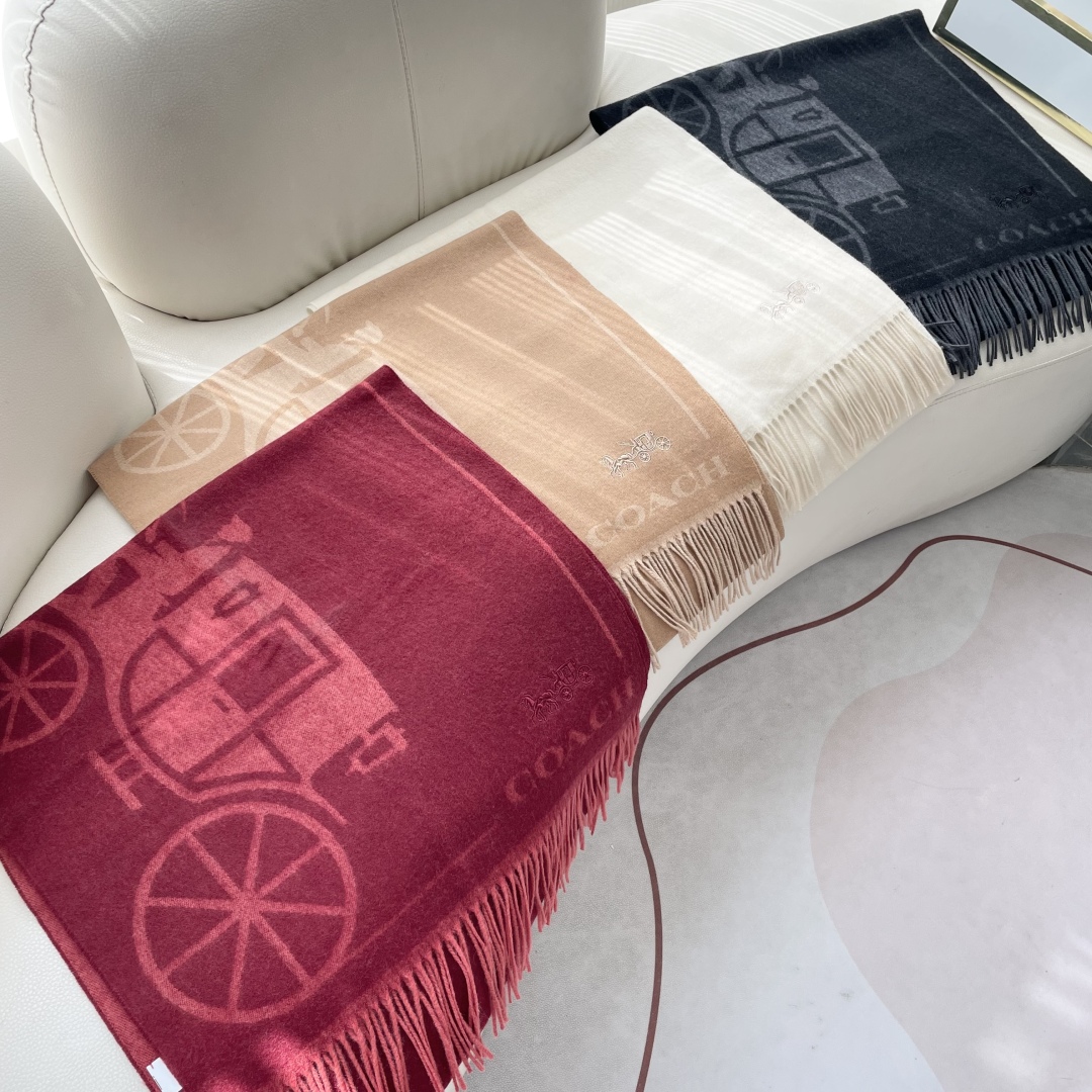 高版本✨【经典款】COACH经典 蔻驰披肩也太好看了吧！不仅有颜值还有品质，羊绒，手感超级软糯和舒服，尺