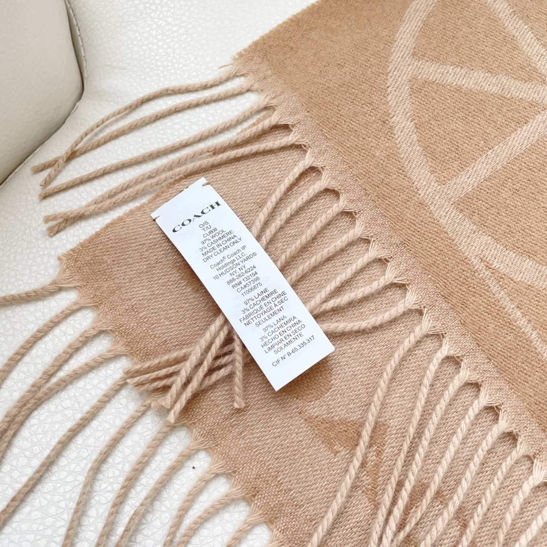 高版本✨【经典款】COACH经典 蔻驰披肩也太好看了吧！不仅有颜值还有品质，羊绒，手感超级软糯和舒服，尺