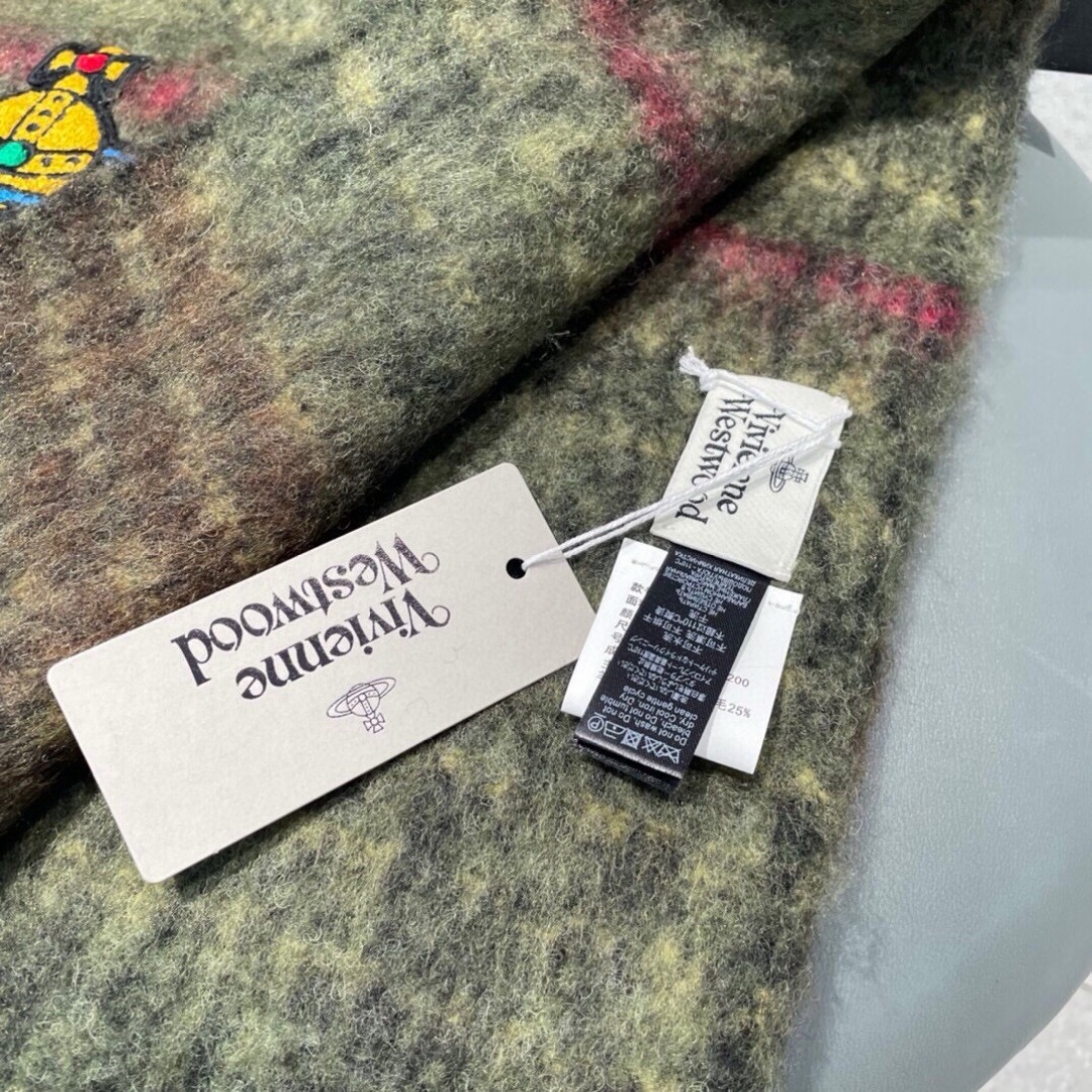 2025小红书走火爆款 𝐕𝐢𝐯𝐢𝐞𝐧𝐧𝐞 𝐖𝐞𝐬𝐭𝐰𝐨𝐨𝐝🪐✨经典大土星马海毛围巾 vivienne w