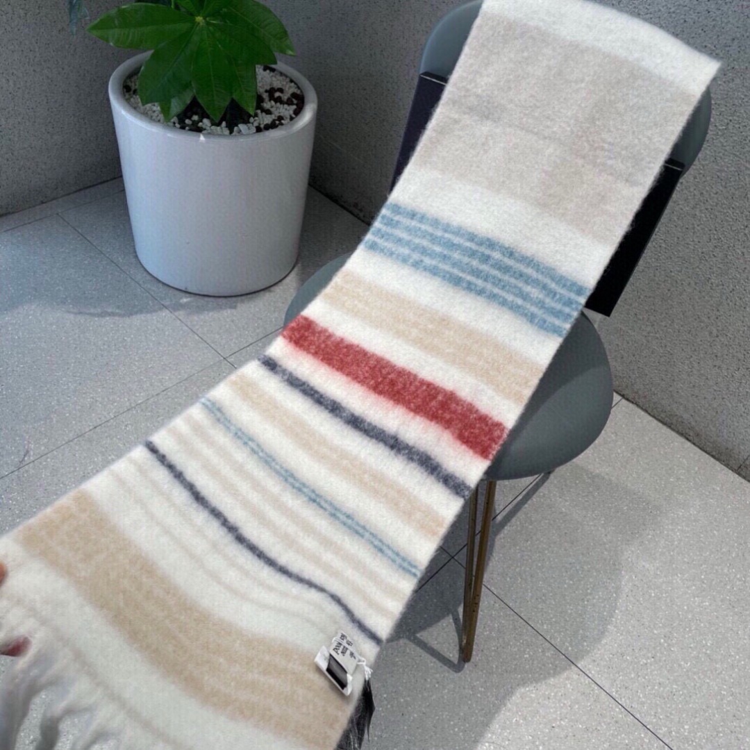 2025小红书走火爆款 𝐕𝐢𝐯𝐢𝐞𝐧𝐧𝐞 𝐖𝐞𝐬𝐭𝐰𝐨𝐨𝐝🪐✨经典大土星马海毛围巾 vivienne w