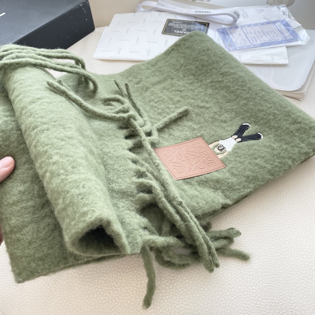 ❤️️2025年罗意威超美新款马海毛围巾！超级推荐入手！】质感好货！主打的马海毛围巾~据说超难买哦！！打