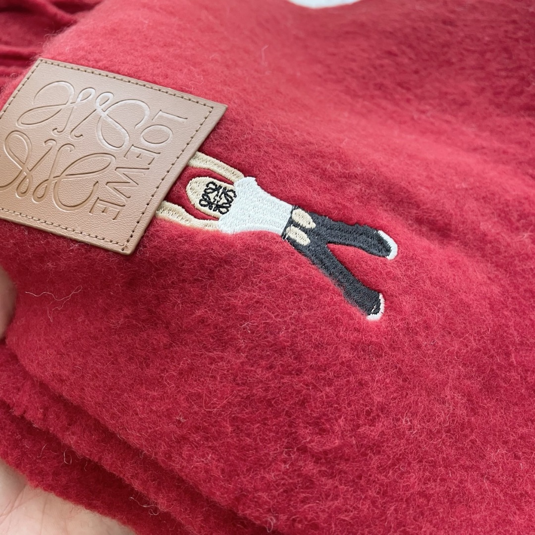 ❤️️2025年罗意威超美新款马海毛围巾！超级推荐入手！】质感好货！主打的马海毛围巾~据说超难买哦！！打