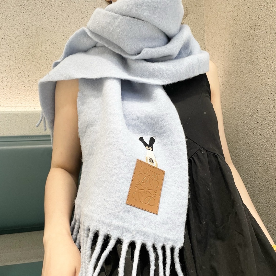 ❤️️2025年罗意威超美新款马海毛围巾！超级推荐入手！】质感好货！主打的马海毛围巾~据说超难买哦！！打