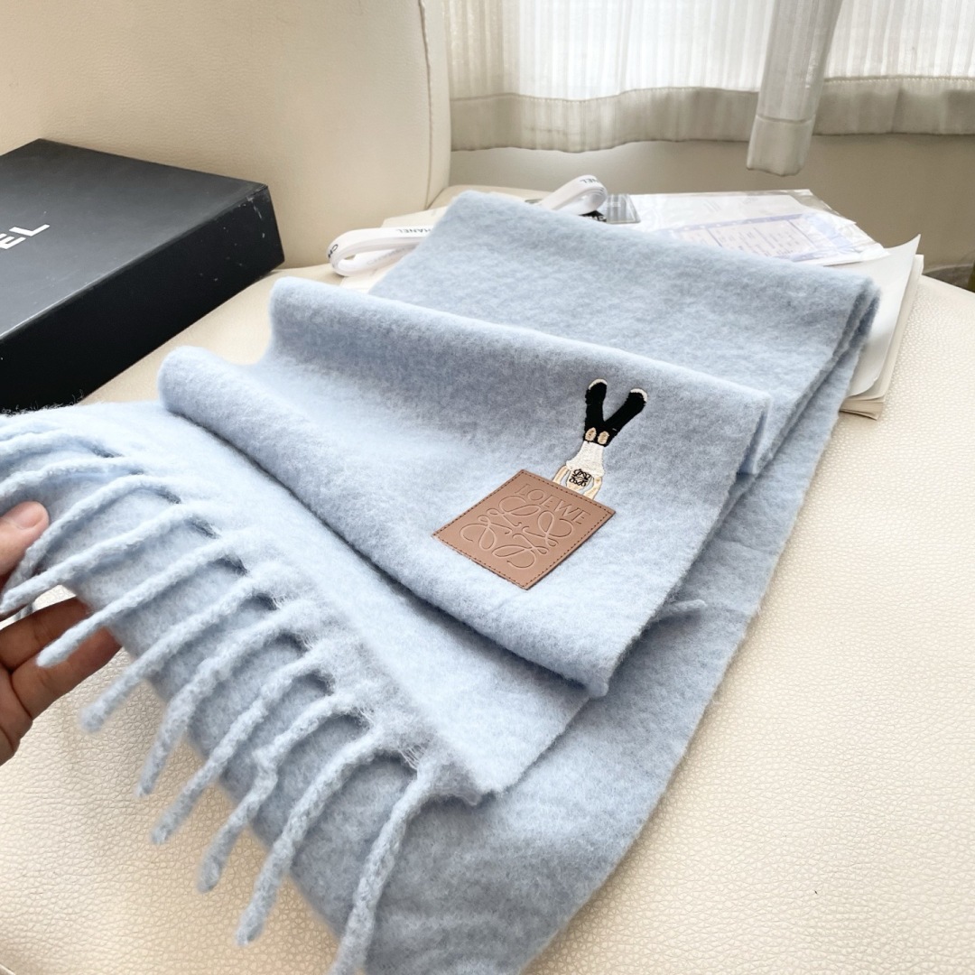 ❤️️2025年罗意威超美新款马海毛围巾！超级推荐入手！】质感好货！主打的马海毛围巾~据说超难买哦！！打