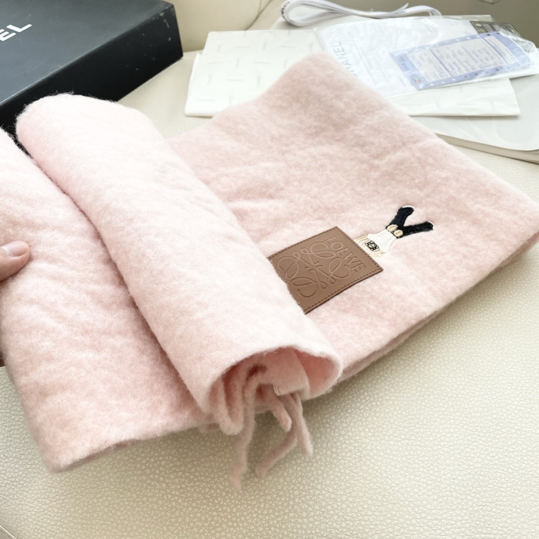 ❤️️2025年罗意威超美新款马海毛围巾！超级推荐入手！】质感好货！主打的马海毛围巾~据说超难买哦！！打