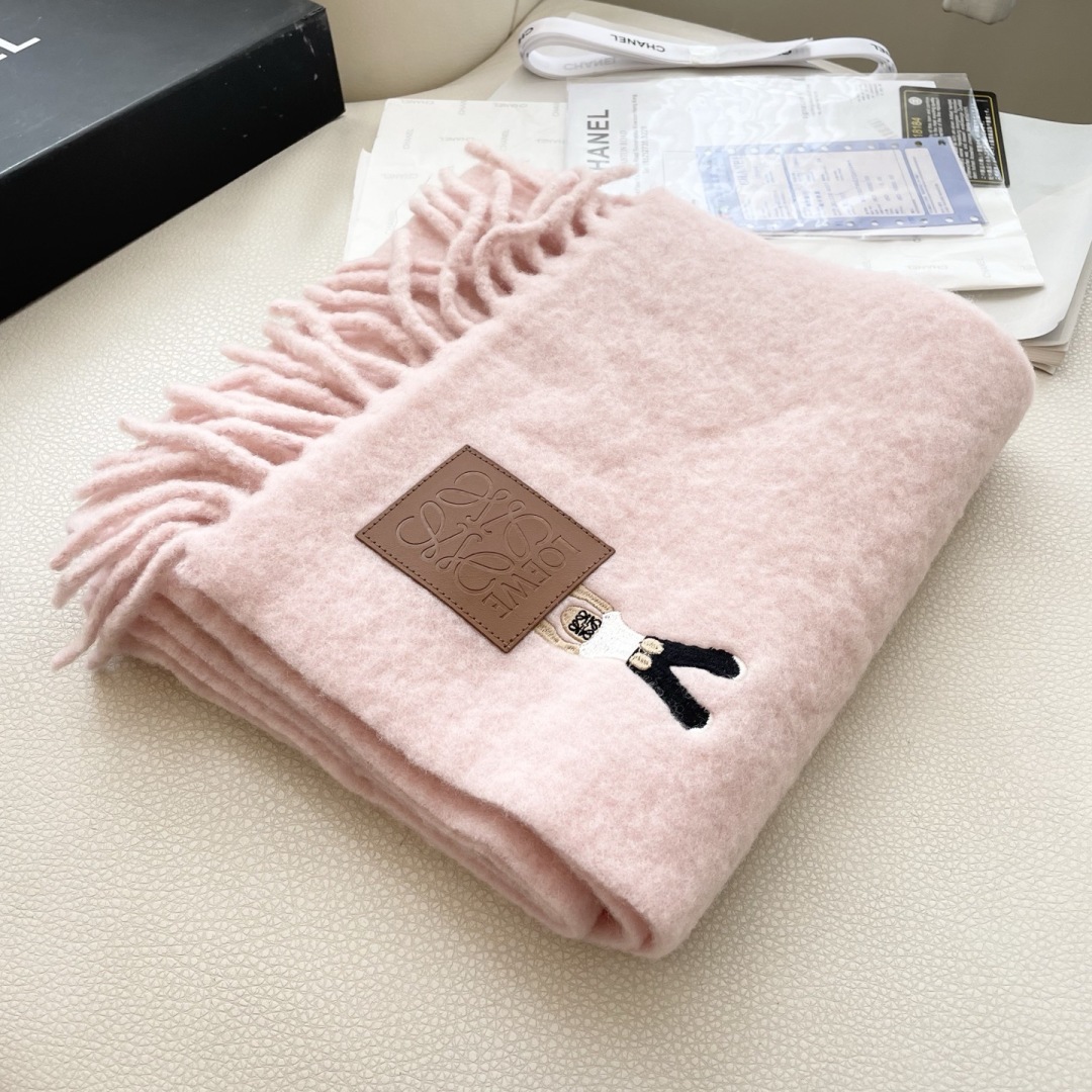 ❤️️2025年罗意威超美新款马海毛围巾！超级推荐入手！】质感好货！主打的马海毛围巾~据说超难买哦！！打