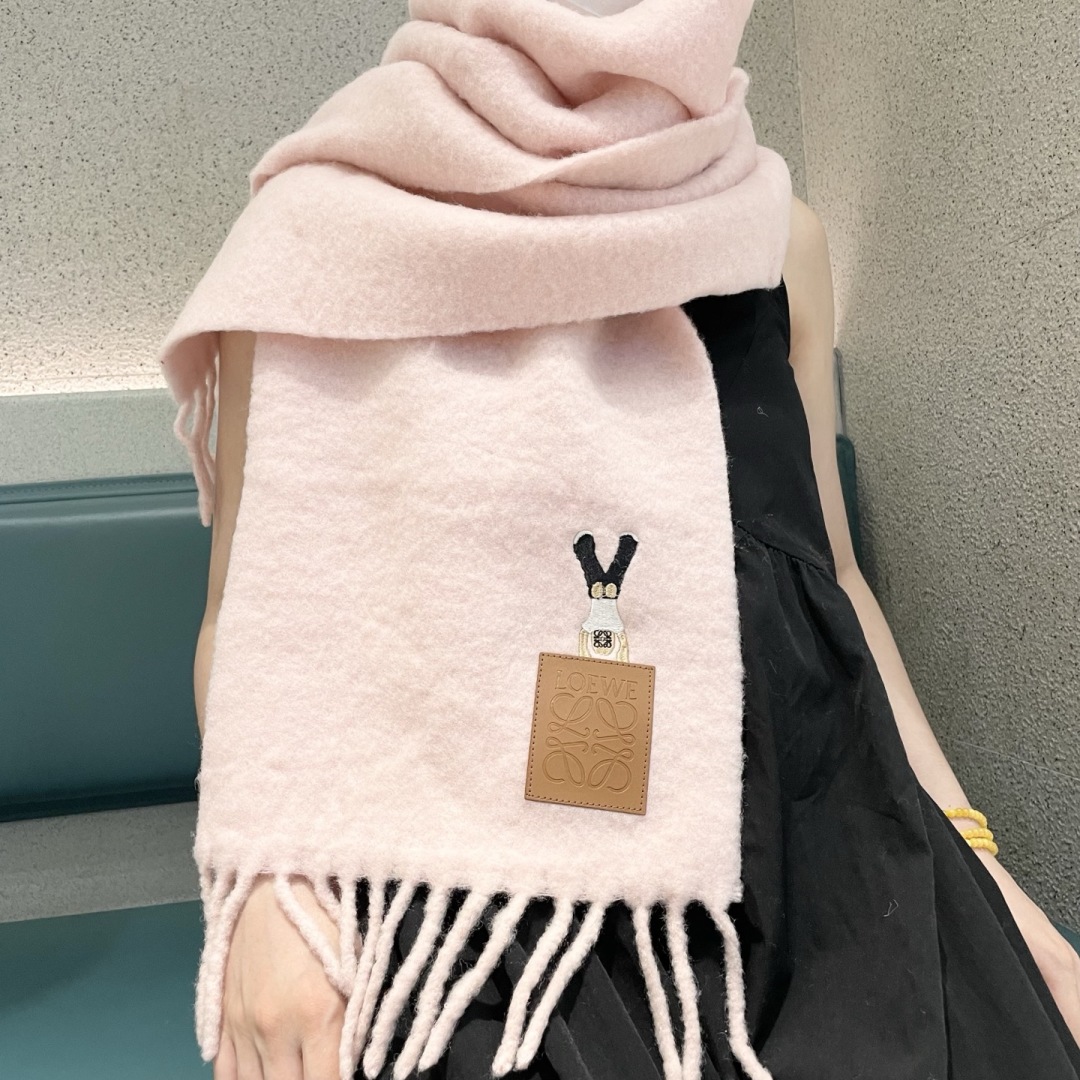 ❤️️2025年罗意威超美新款马海毛围巾！超级推荐入手！】质感好货！主打的马海毛围巾~据说超难买哦！！打