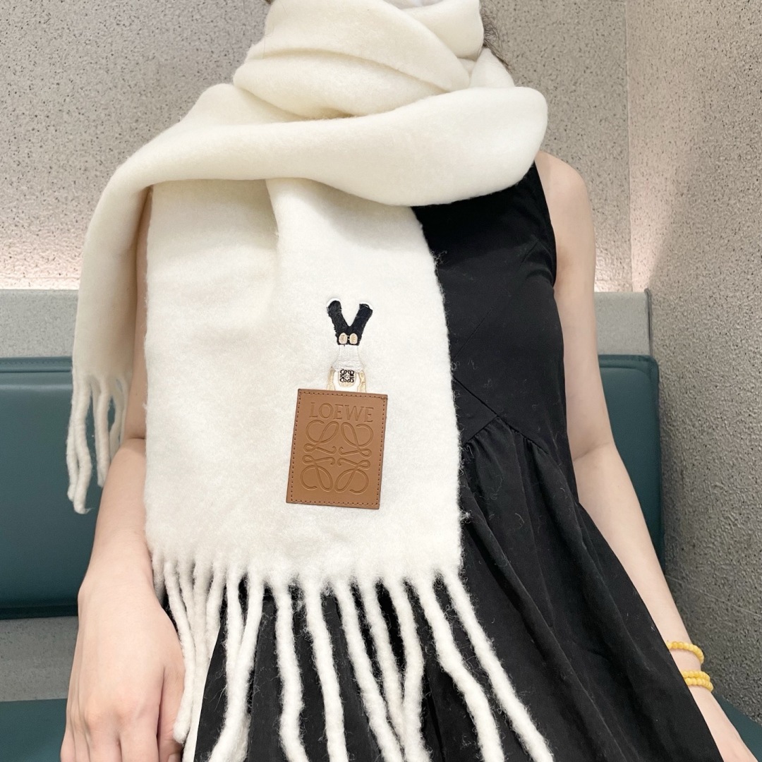 ❤️️2025年罗意威超美新款马海毛围巾！超级推荐入手！】质感好货！主打的马海毛围巾~据说超难买哦！！打